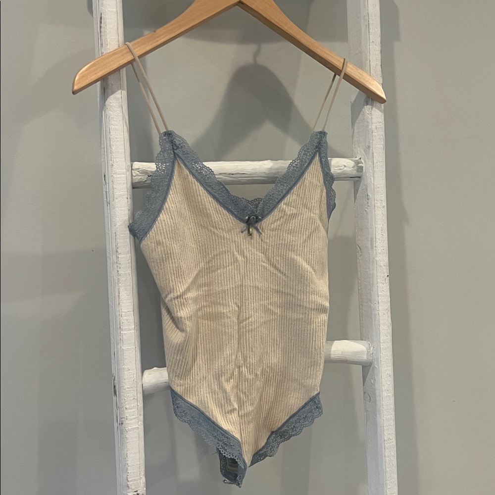 Out from under urban outfitters Cream and Blue Lace Trim cami Bodysuit large - Picture 2 of 7